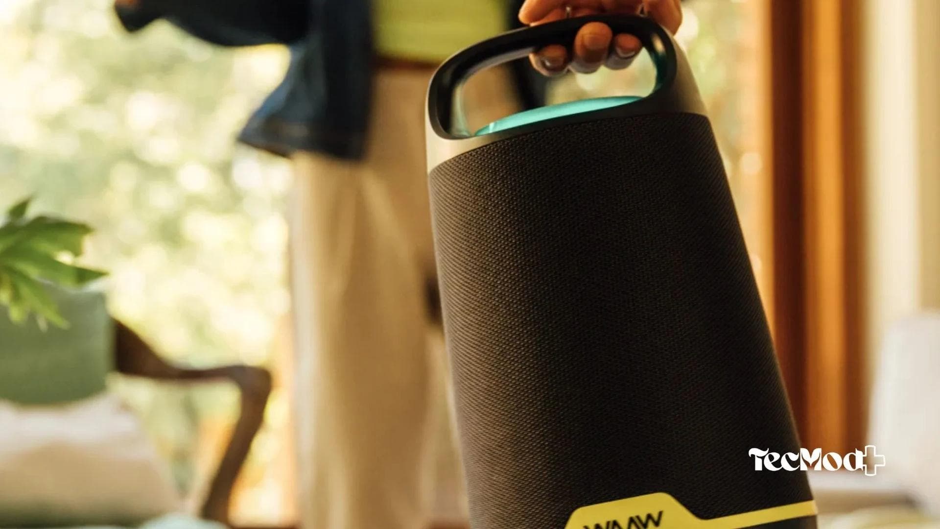 Função TWS e luzes dinâmicas estão garantidas no WAAW Boom 200.